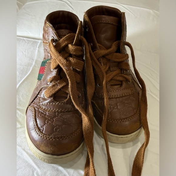 Gucci Kids Tan High-Top Sneakers with Green and Red Stripe main image 0